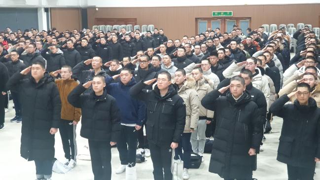 7일 육군37사단이 개최한 ‘2020년 충북지역 첫 신병입영행사’에서 입영 장정들이 거수경례를 하고 있다.  부대 제공