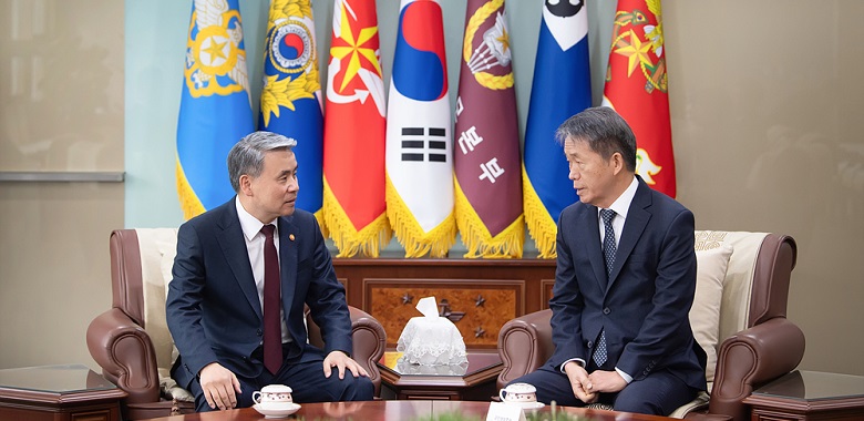 국방부장관, 신임 군인권보호관 접견