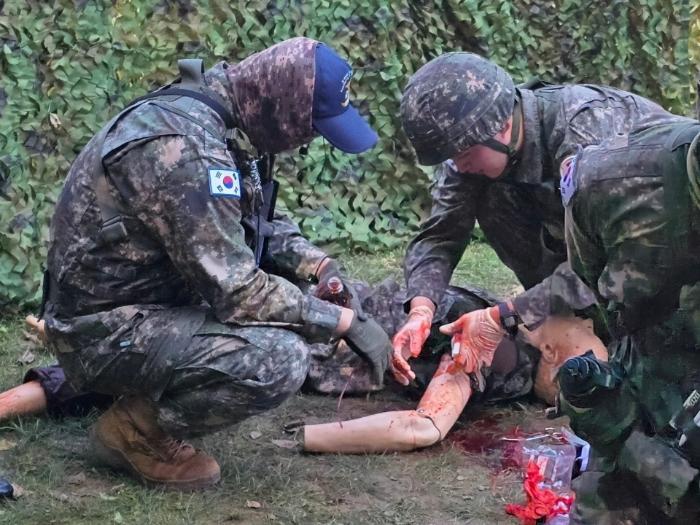 응급처치부터 전술적 후송처치까지 열띤 경쟁 썸네일 이미지