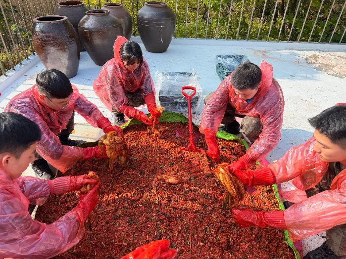 김장김치 나누며 따뜻한 겨울나기 함께해요 썸네일 이미지