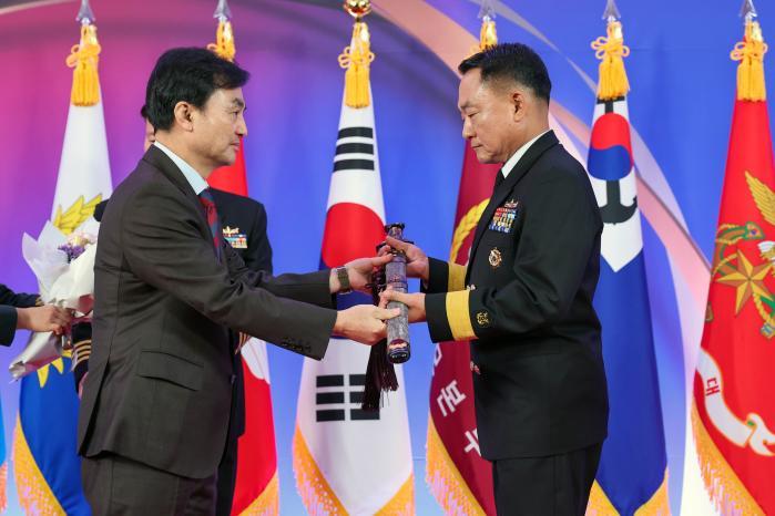 &ldquo;우리 군 명예&middot;신뢰 회복에 앞장서 달라&rdquo; 썸네일 이미지