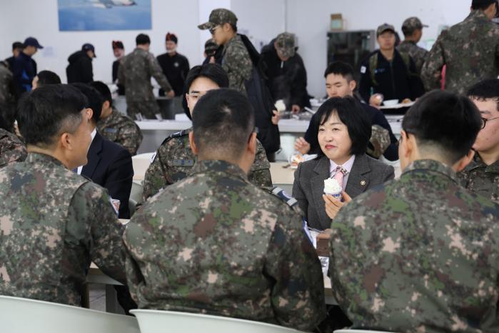 &lsquo;그대들의 평안이 우리들의 안녕인 것을&rsquo;&hellip;국민 응원 대신 전해 썸네일 이미지