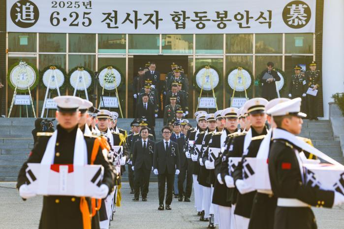 6&middot;25 호국영웅 141명 국민 곁에 잠들다 썸네일 이미지