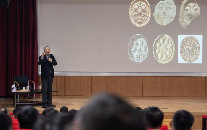 유홍준 국립중앙박물관장 역사&middot;문화 특강&hellip;&lsquo;유비무환&rsquo; 중요성 되새겨 썸네일 이미지