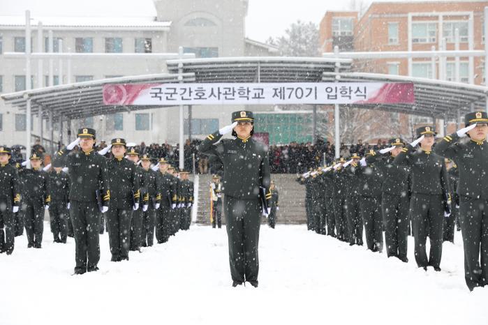 &ldquo;백합의 헌신 담아 국민 위한 간호장교 되겠습니다&rdquo; 썸네일 이미지