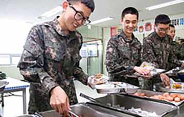 장병 배식 이미지