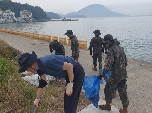 쓰레기 없는 청정 해수욕장 만들기 ‘구슬땀’