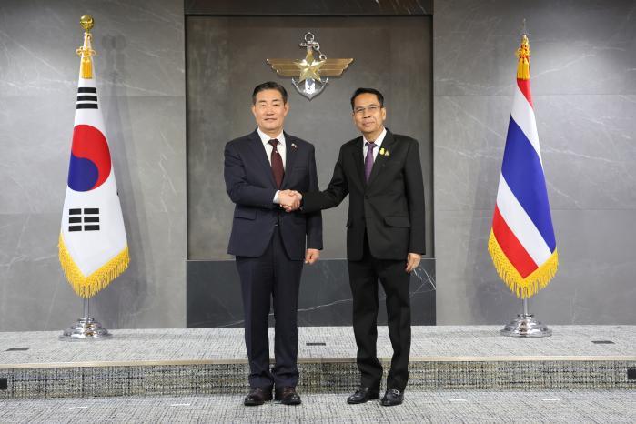 On the morning of March 28, Defense Minister Shin 
