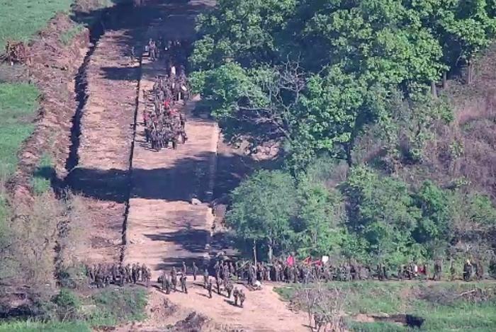 North Korean soldiers reinforce tactical roads alo
