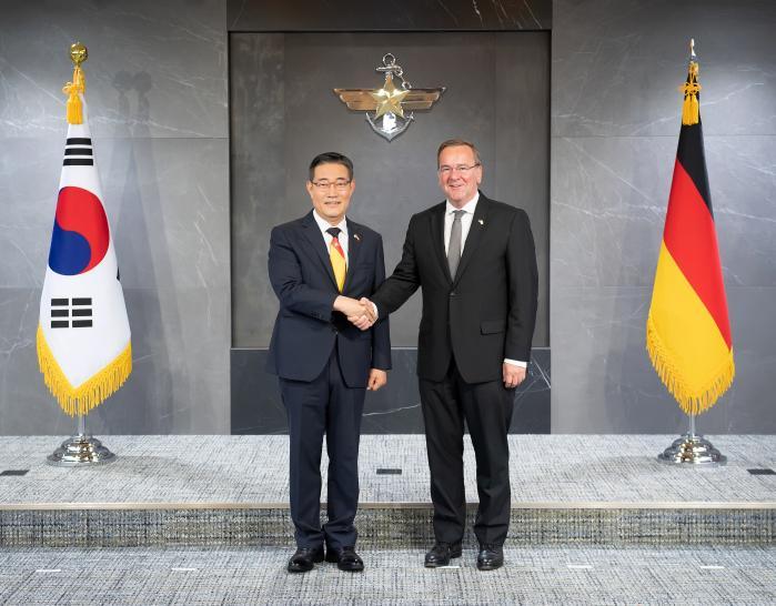 Defense Minister Shin Won Sik and Germany’s Defens
