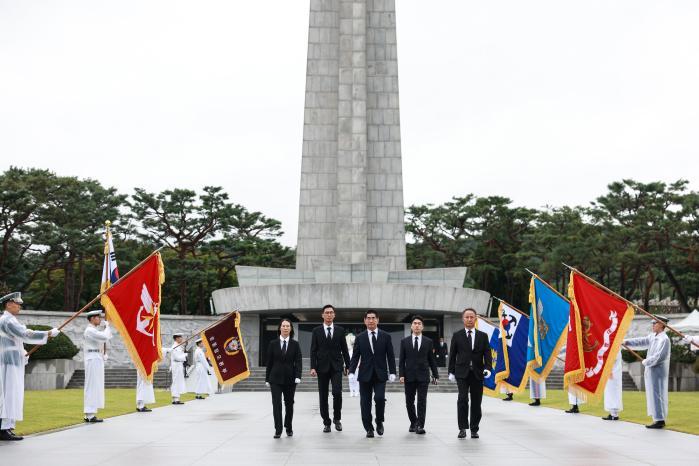 Defense Minister Kim Yong Hyun (center) seen after
