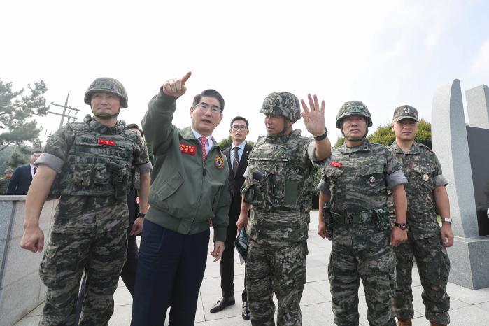 On September 9, Defense Minister Kim Yong Hyun (se