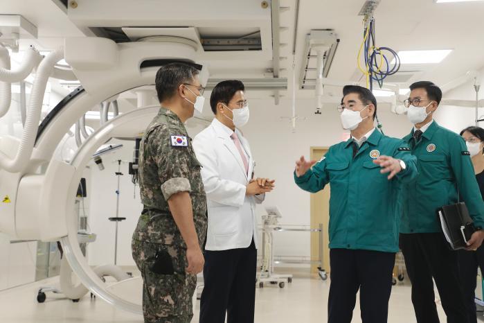 Defense Minister Kim Yong Hyun (second from right)