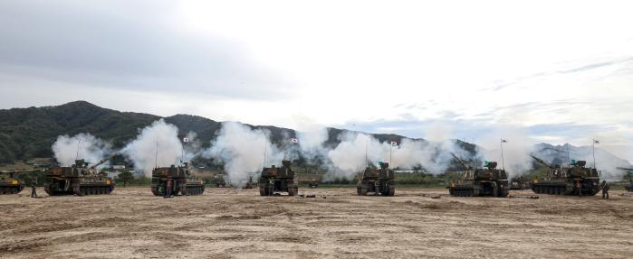 “Simultaneous Firing.” During the Hoguk field trai