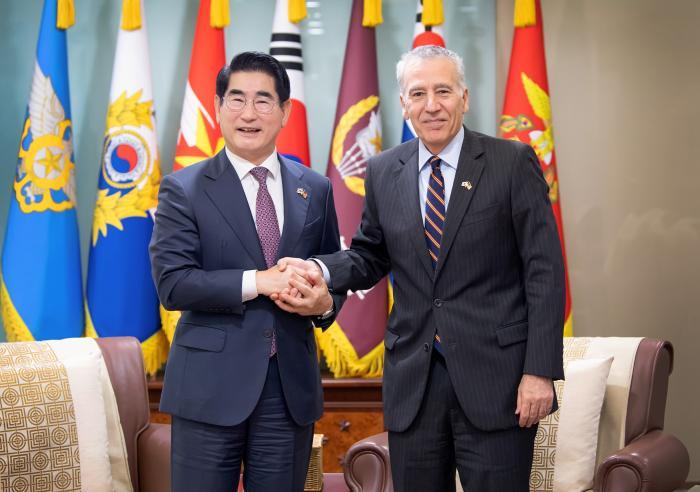 On October 21, Defense Minister Kim Yong Hyun met 