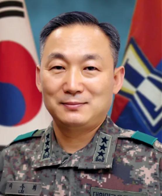 Lee Doo-hee (Retired Lieutenant General), formerly