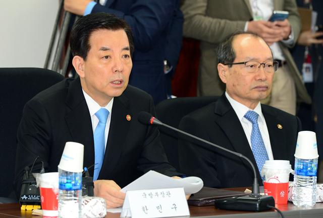 당정협의에서 발언하고 있는 한민구 국방장관