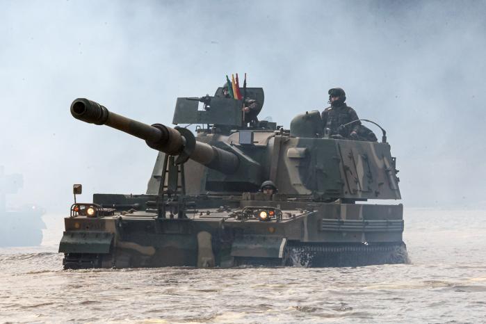 On March 14, as part of the 2023 Freedom Shield (FS) combined exercise, K9 self-propelled howitzers from the Artillery Brigade of the 28th Army Infantry Division crossed the Imjingang River without the use of additional support equipment like bridges. This maneuver is commonly referred to as is know