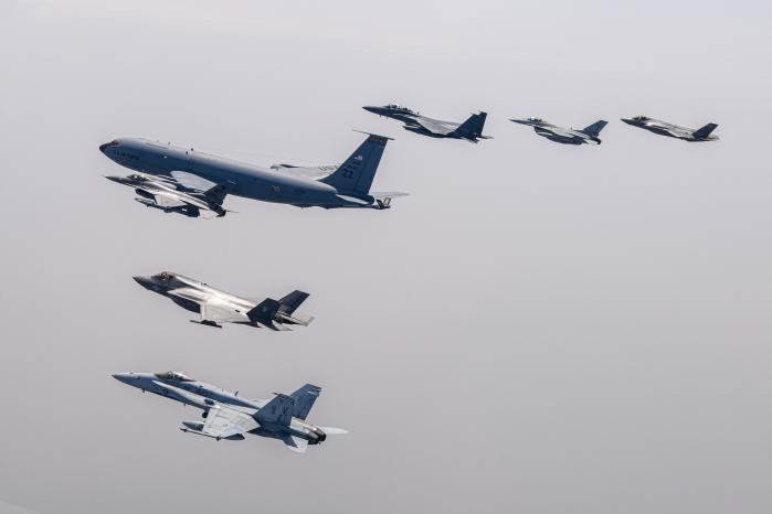 ROK and US Air Forces and US Marines conduct large-scale combined air drill 