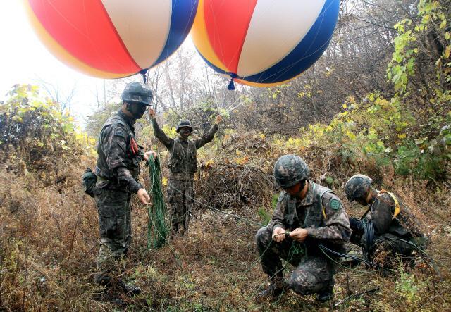 [The 7th Army Division] Ad Balloons Help Boost Rec