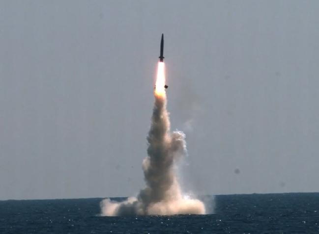 ROK successfully fires ‘SLBM’ from submarine 