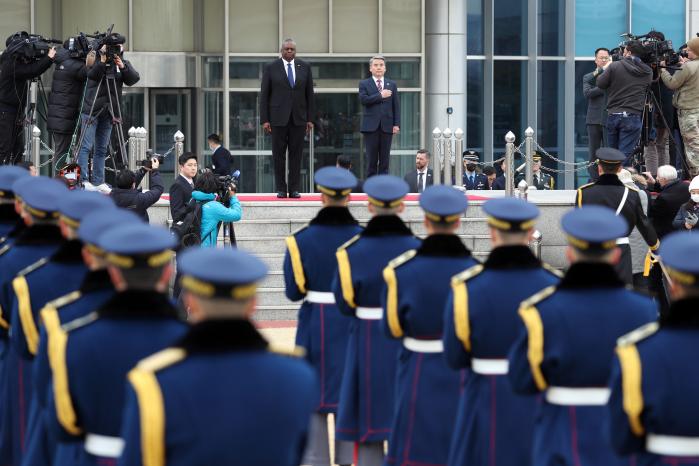 Defense Minister Lee Jong-sup and US Defense Secre