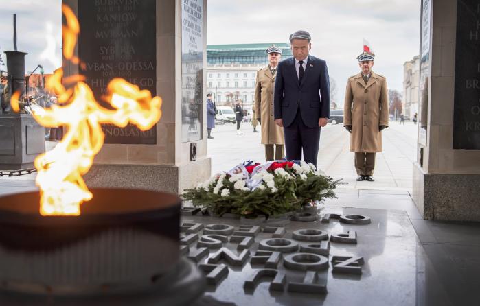 Defense Minister Lee Jong-sup visited the Tomb of 