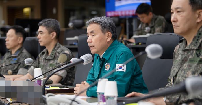 Defense Minister Lee Jong-sup chairs emergency mee