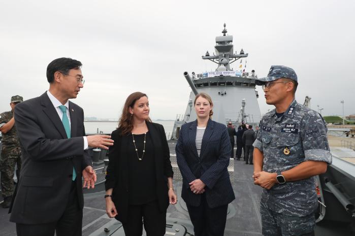 On September 15, aboard the new Cheonan warship (F
