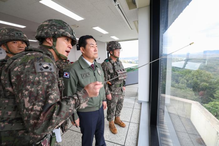  On October 9, Defense Minister Shin, Wonsik visit